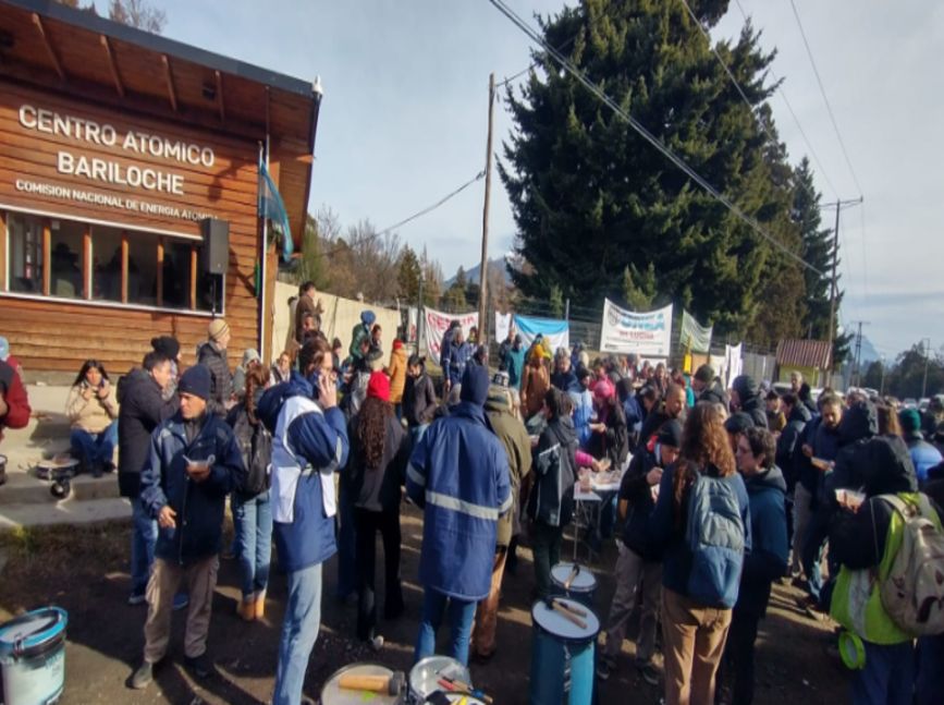 Los despidos en la CNEA llegaron al Concejo de Bariloche