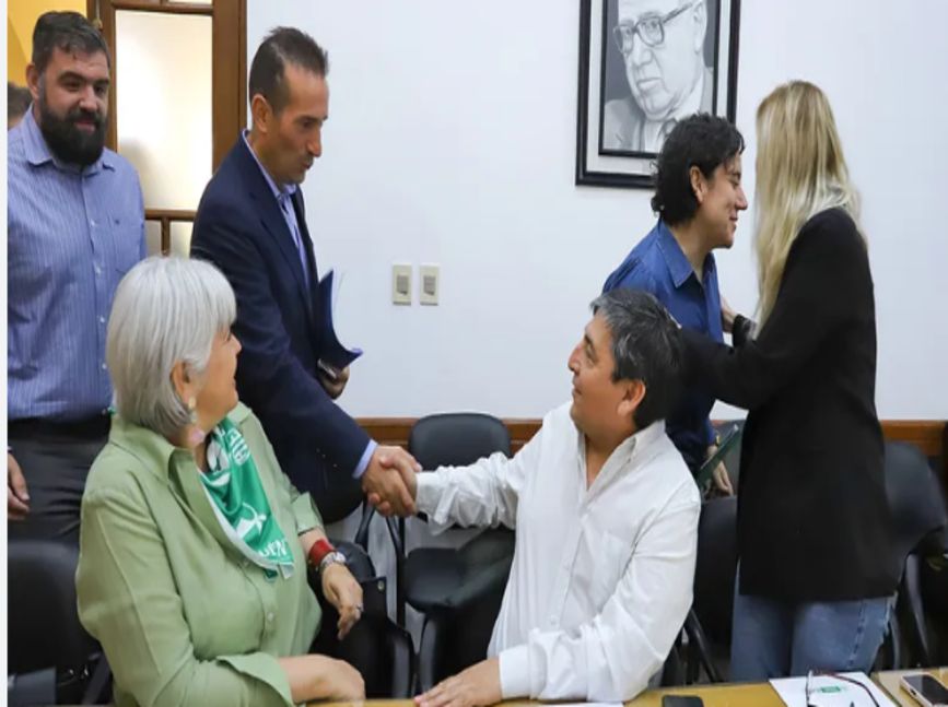 Arranca la ronda de reuniones con los gremios para discutir salarios en Neuquén