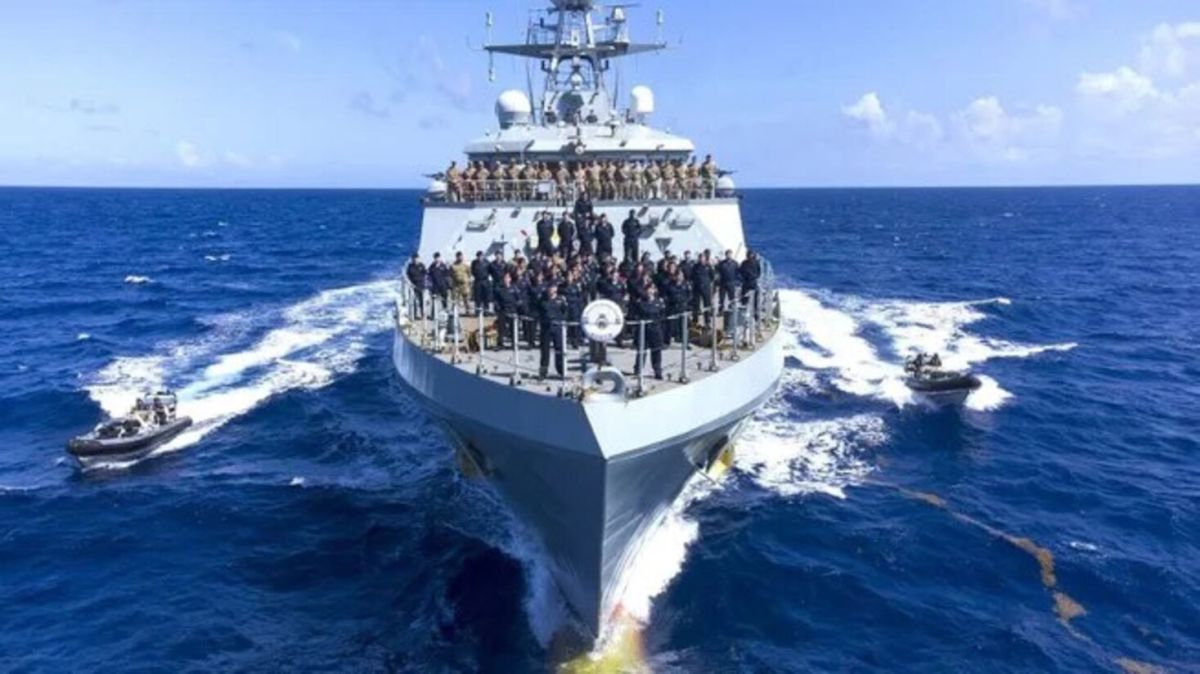 Piden informes por el paso de un buque de guerra británico por el Mar Argentino