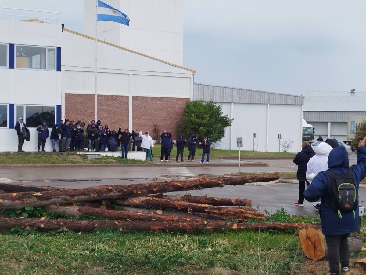 Conarpesa cambia de puerto tras la ocupación de sus oficinas en Puerto Madryn