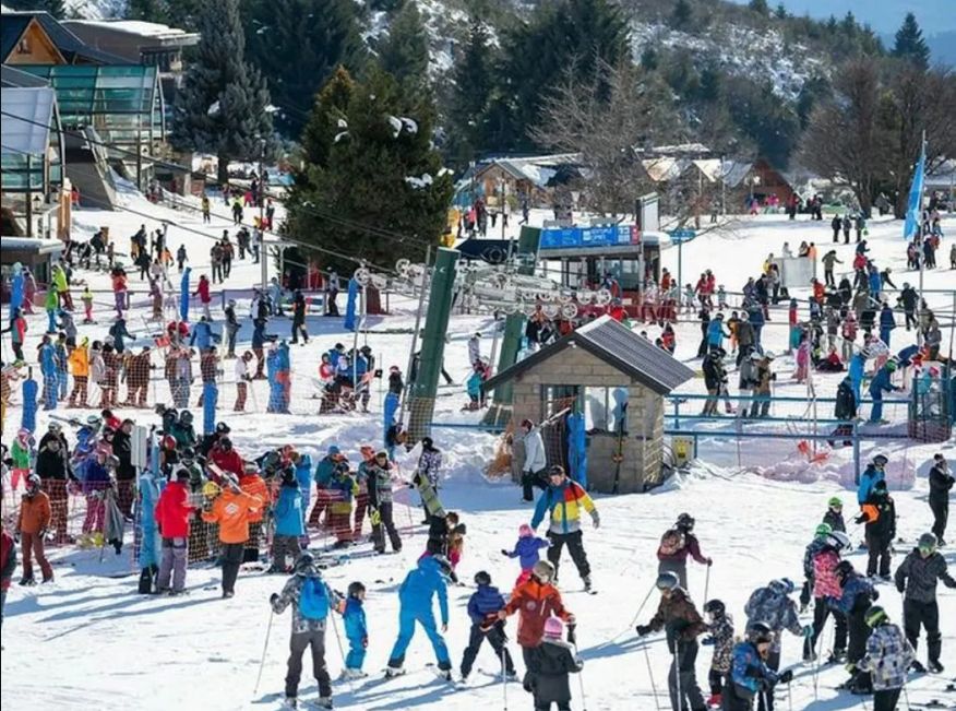 Cortés redobló la presión y no descarta rescindir la concesión del Cerro Catedral