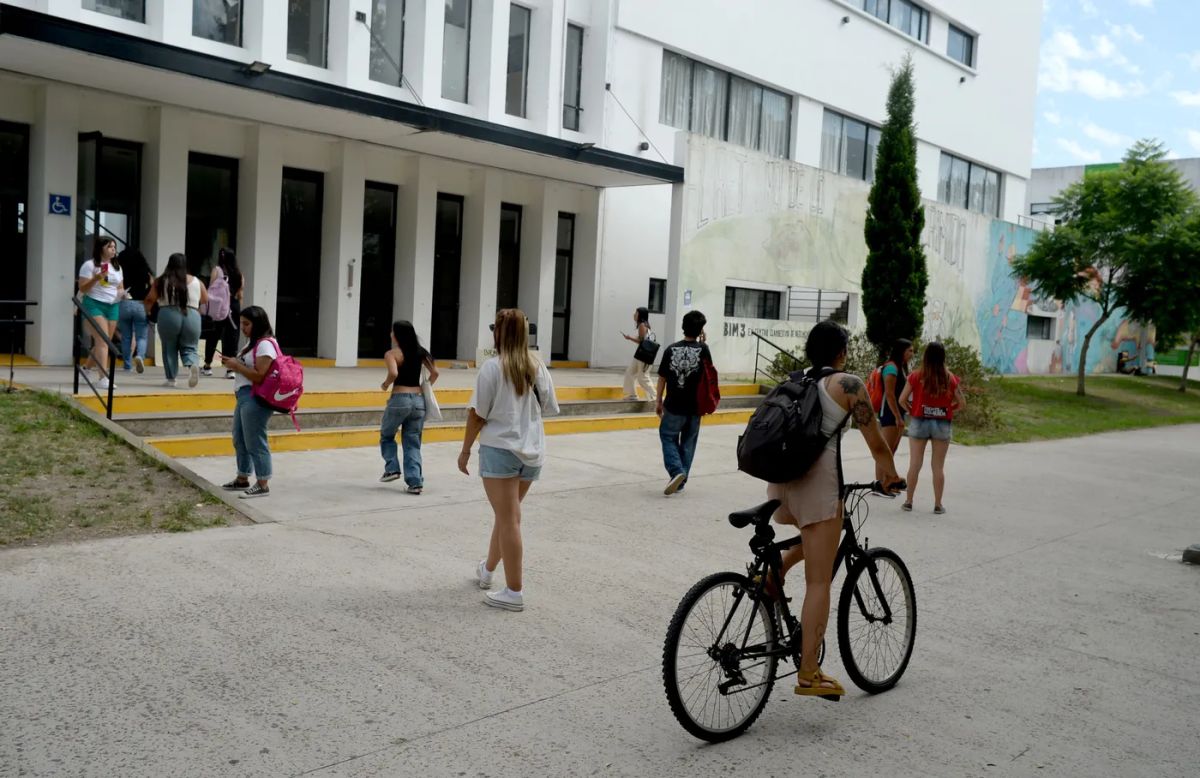 El gobierno redobló la apuesta y ratificó que las universidades pueden cobrarles a los extranjeros