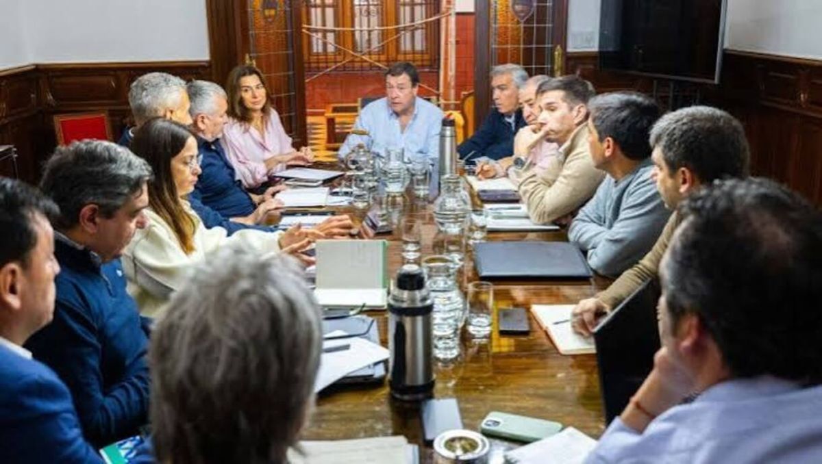 Weretilneck marca la cancha: agenda de gestión antes que ruido electoral