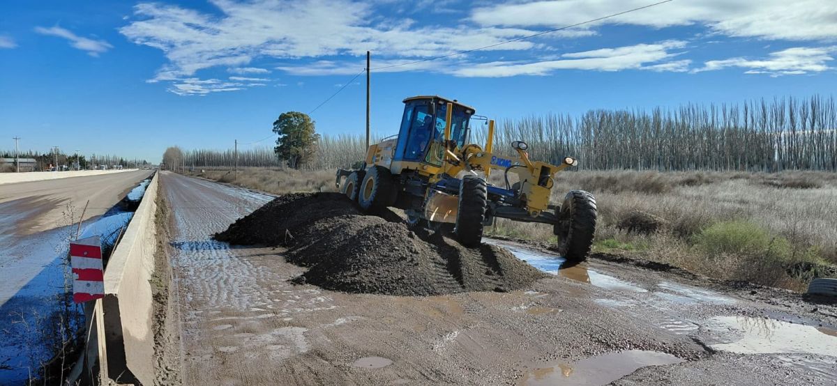 A la espera de un acuerdo con Provincia, Vialidad salió a tapar pozos en la Ruta 22
