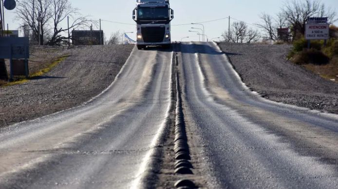 Nación se queda con el impuesto a los combustibles y condiciona el traspaso