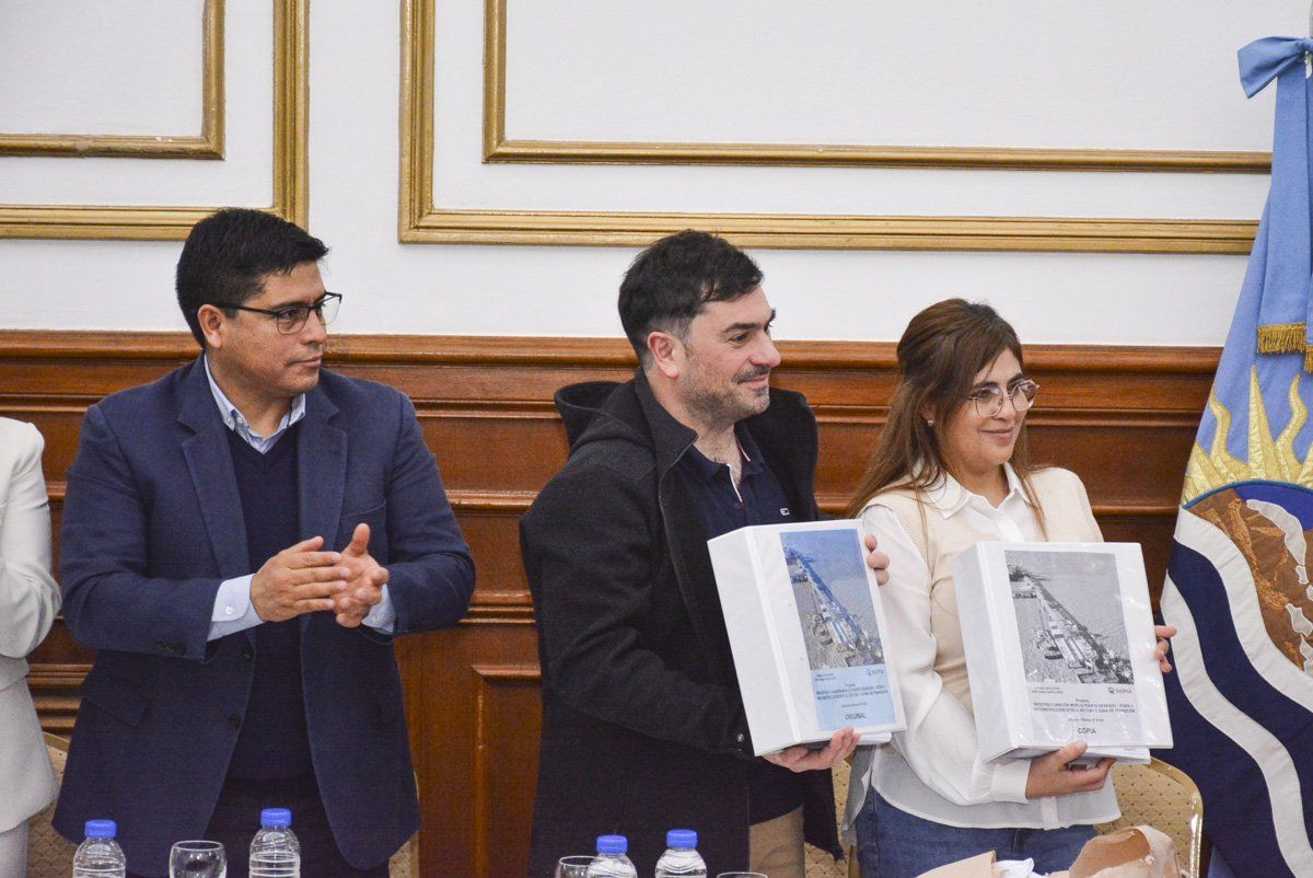 El gobierno presentó los proyectos para la reconstrucción del muelle de Puerto Deseado