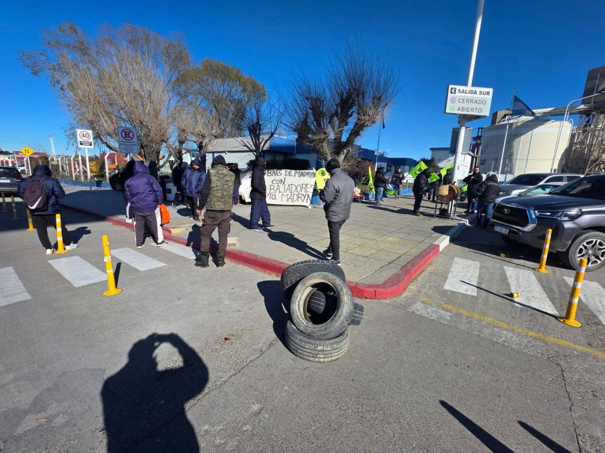 Puerto Madryn: tensión, empujones y un choque entre UOCRA y estibadores