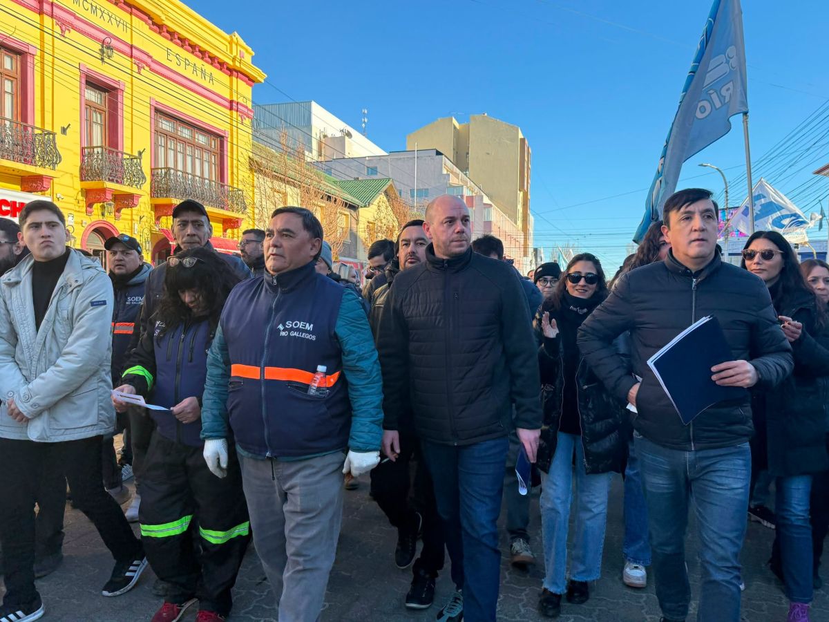 Río Gallegos marchó contra las retenciones de la Provincia por la Caja Previsional
