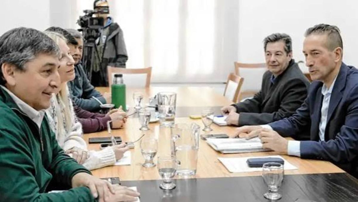 Provincia y ATE firmaron un acuerdo salarial para municipios y comisiones de fomento