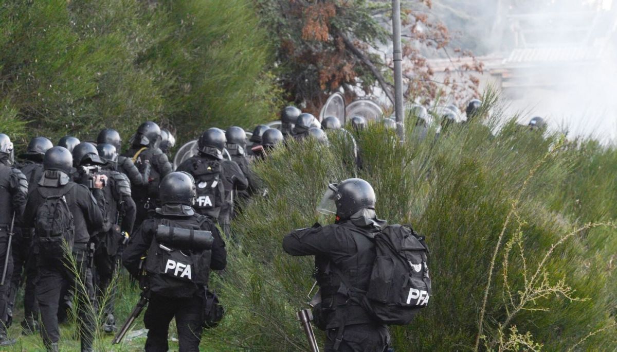Desalojaron a dos comunidades mapuche entre Bariloche y Villa la Angostura
