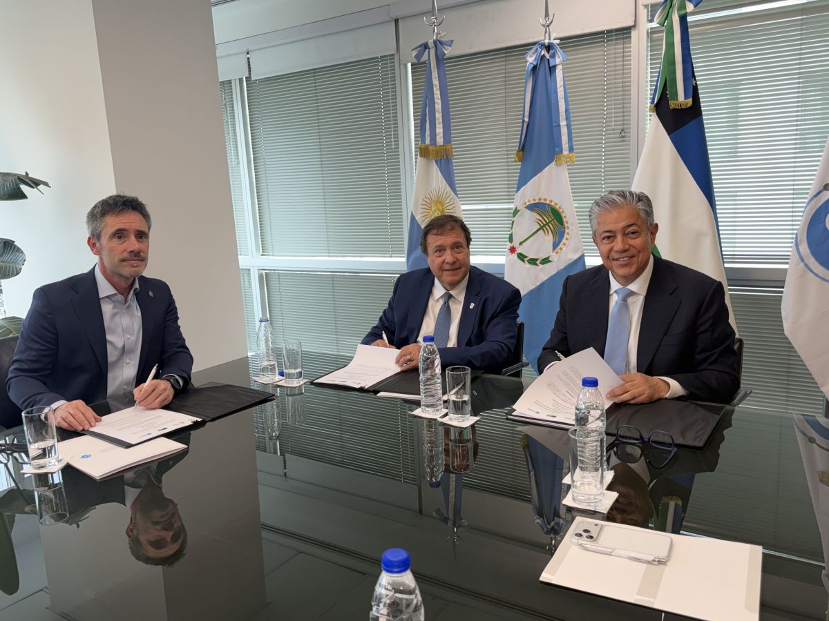 Figueroa y Weretilneck firmaron un convenio para mejorar la conectividad en el Alto Valle