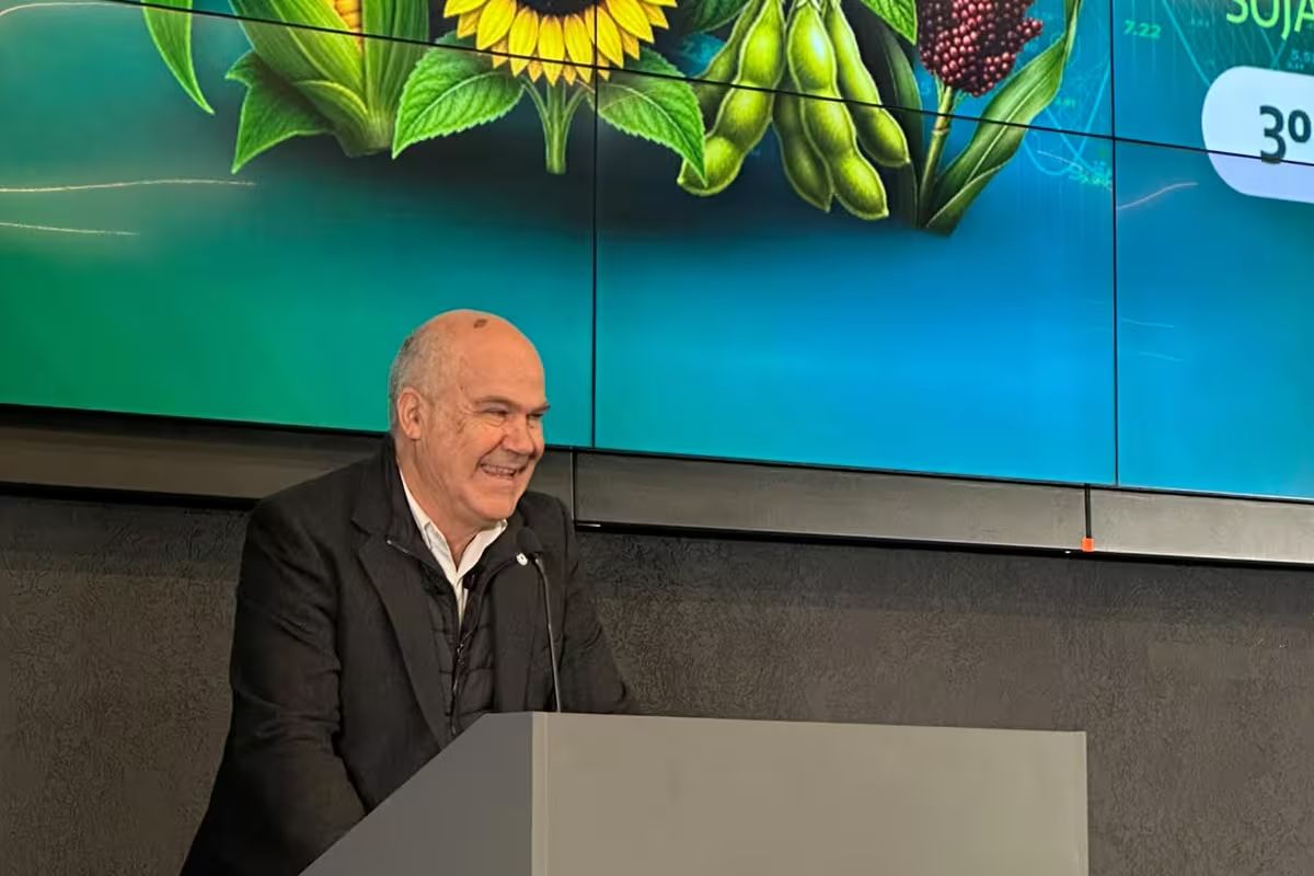 Un aplauso, por favor: el secretario de Agricultura de Milei rogó que lo ovacionen