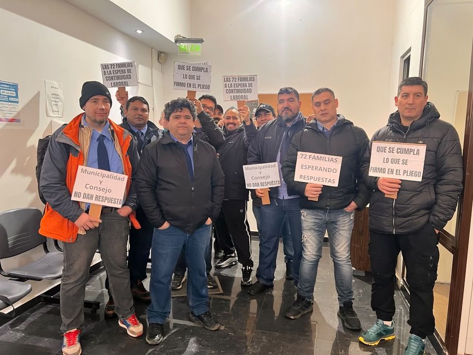 Exchoferes de Patagonia reclaman por 26 colectivos y temen quedar fuera del nuevo servicio