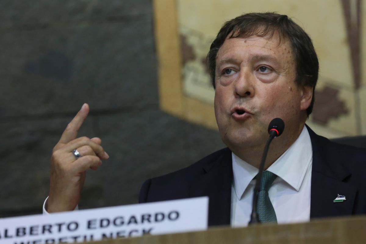 Weretilneck cruzó al peronismo por Oldelval: “Con la vida no se juega”