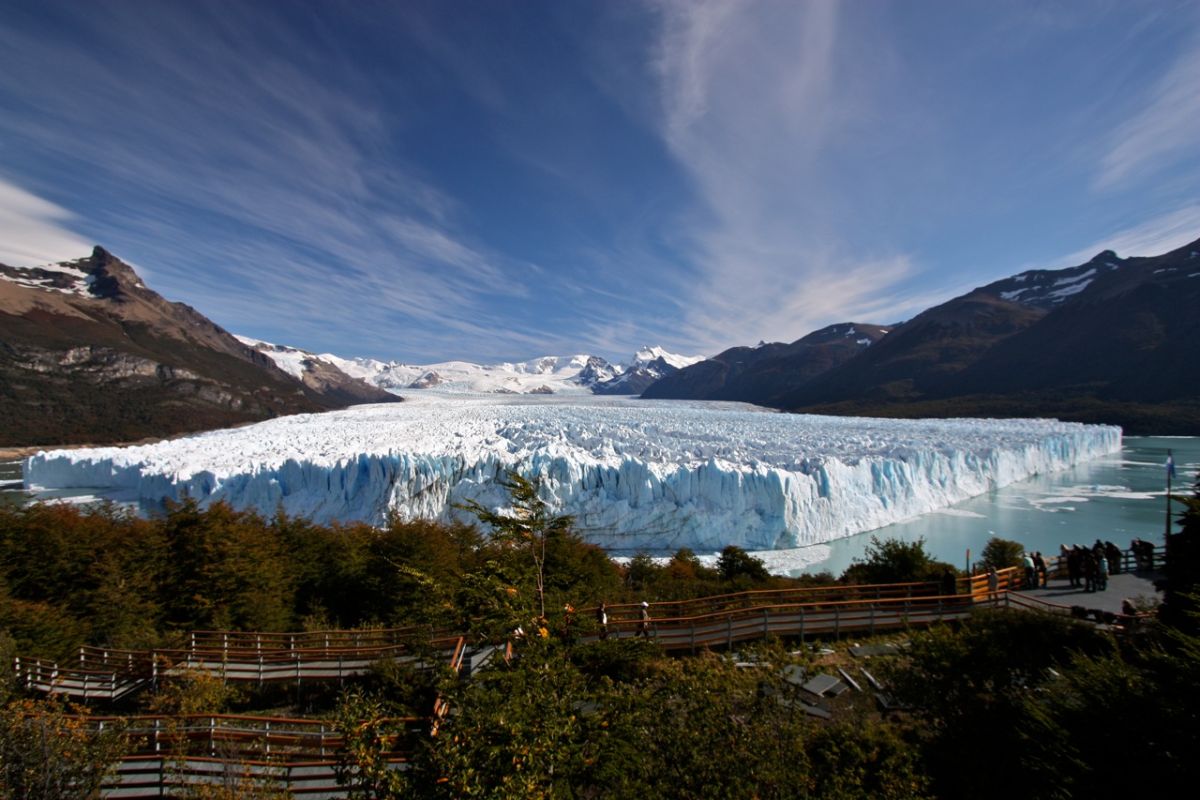 Crece el malestar por la venta de tierras frente al glaciar: la Legislatura pidió informes
