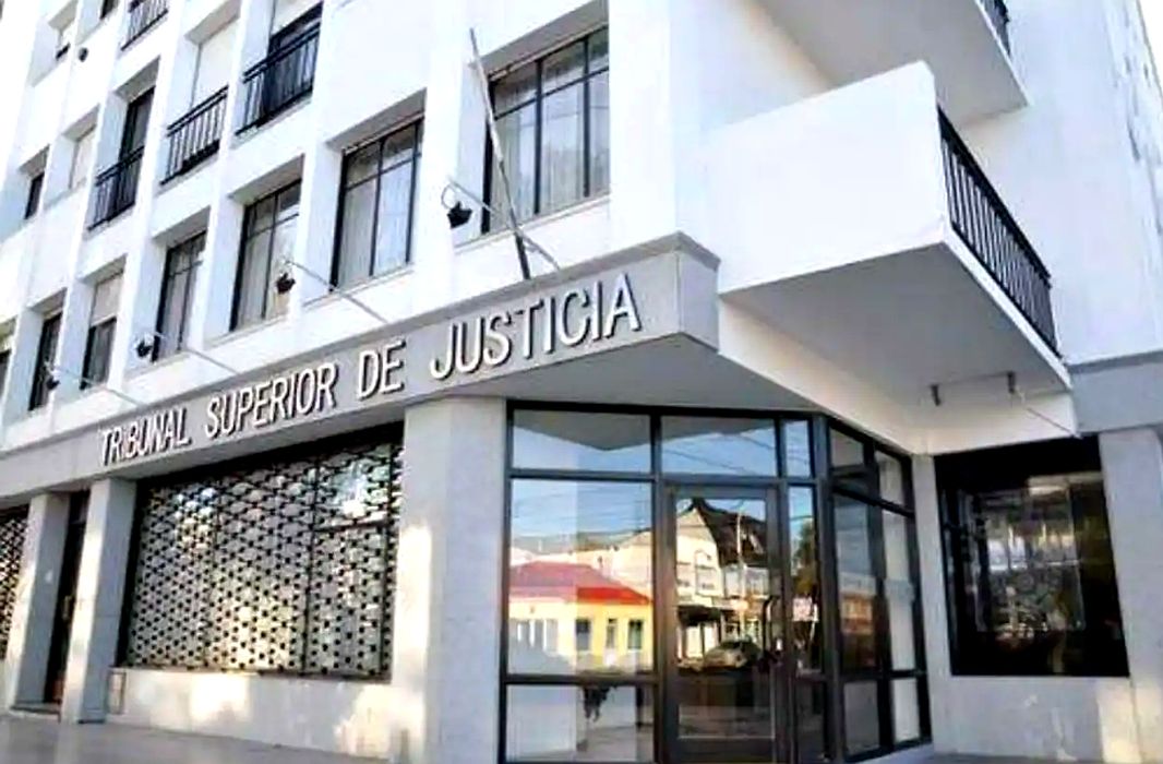 Una jueza de Caleta Olivia cuestionada por publicitar el estudio jurídico de su familia