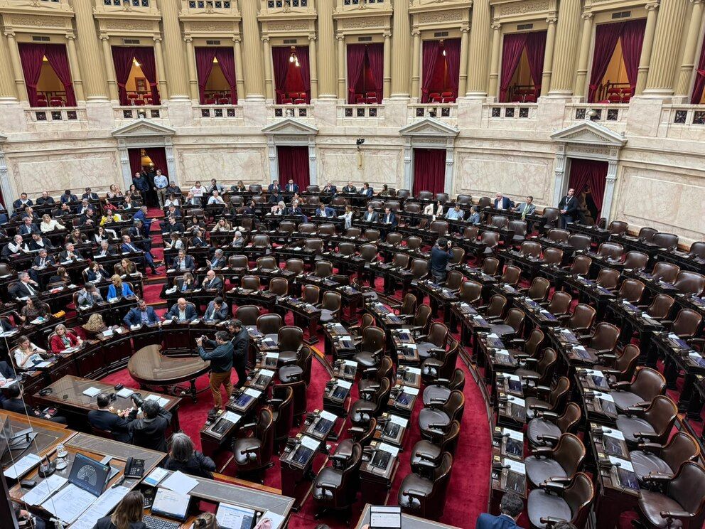 Con ayudín de los gobernadores, el gobierno logró sostener el DNU 70