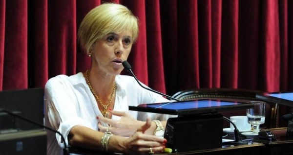 “El gobernador debe salir de mero espectador de la realidad”