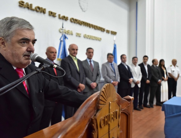 La oposición mete presión para conocer el destino de la colocación de bonos