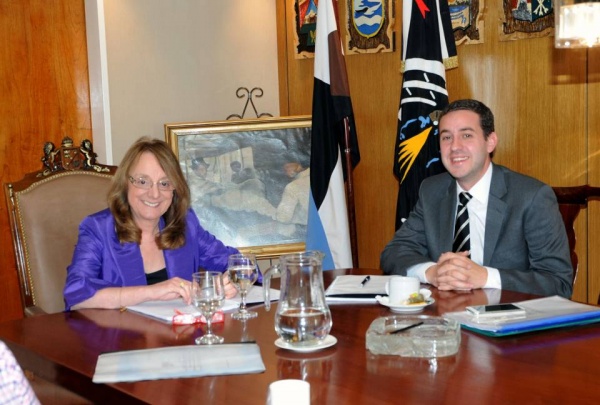 SANTA CRUZ: Alicia Kirchner no cede al resarcimiento