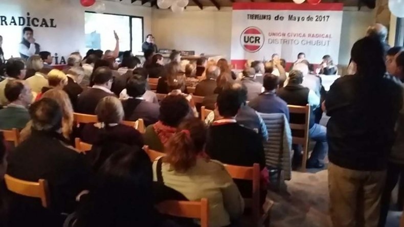 ¿Que se rompa y no se doble? el radicalismo chubutense es un hervidero