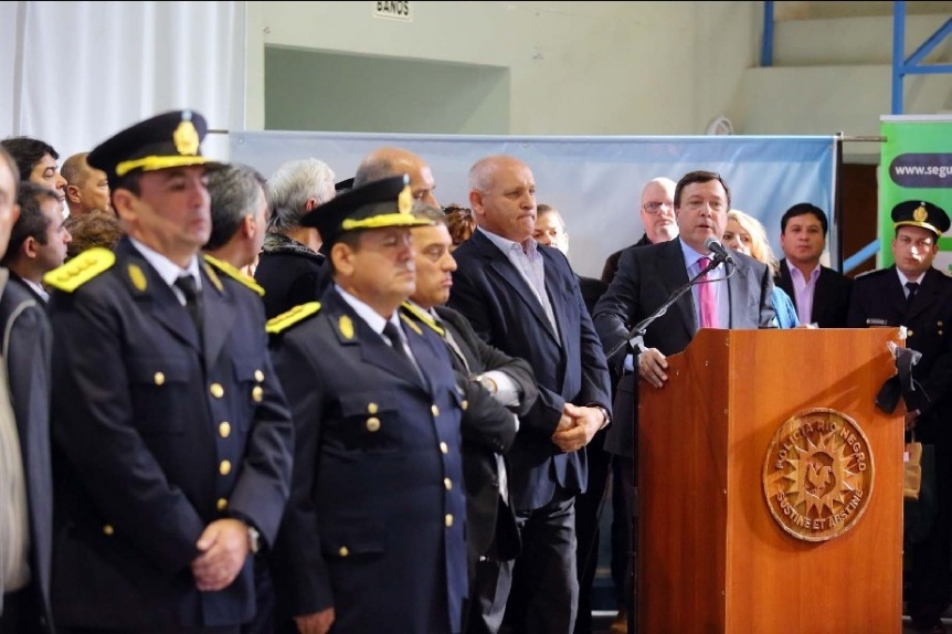 Weretilneck renovó la cúpula policial y tiró palos al gremialismo