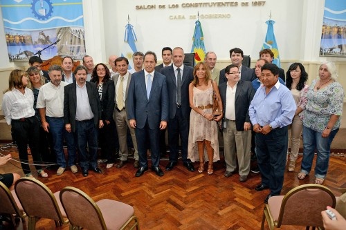 A Daniel Scioli todos los miran con cariño