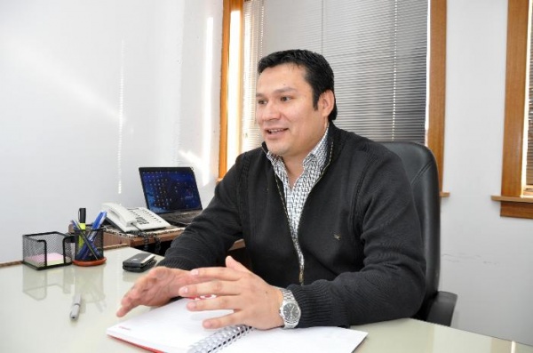 “Quiroga “privilegia a los privados”