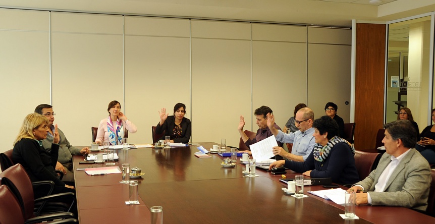 Acuerdan no interpelar al Ministro de Salud pero lo invitan a la Legislatura