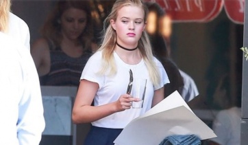 ¿La hija de qué estrella de Hollywood trabaja en una pizzería?