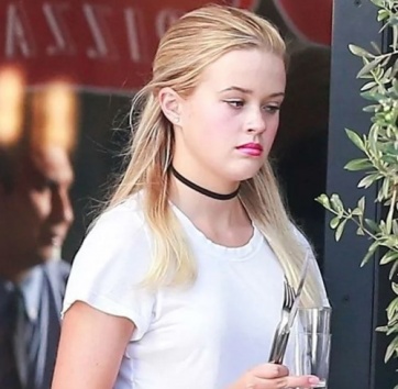 ¿La hija de qué estrella de Hollywood trabaja en una pizzería?