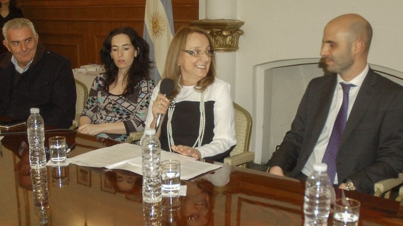 Alicia quiere nombrar en el Tribunal de Cuentas a la mujer de un Ministro
