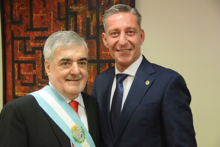Asume Arcioni al frente del Ejecutivo provincial y en 48 horas define a futuro