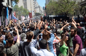 Reforma Previsional: hay quórum en el Congreso Nacional, afuera se tiran con todo