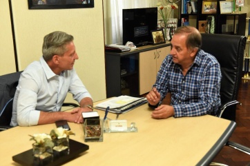 Arcioni puso la mira y pasó por Comodoro para tener su foto con Linares