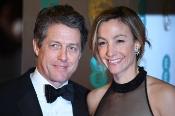 Se le terminó la soltería: Hugh Grant se casa a los 57 años