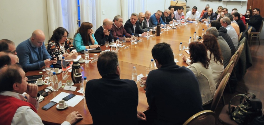 Arcioni encabezó reunión de Gabinete y pidió mayor presencia territorial
