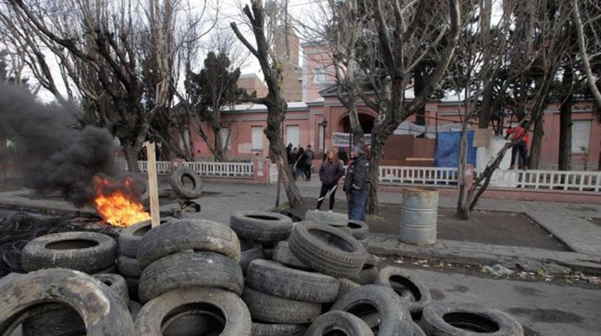 Exigen sobreseimiento de dirigentes procesados por manifestarse ante Casa de Gobierno
