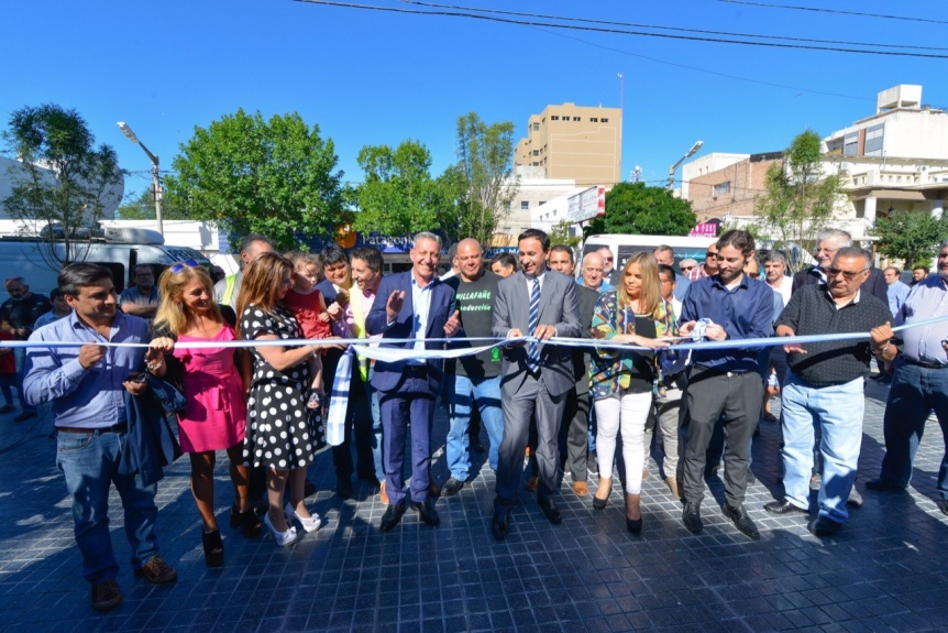 Trelew: Arcioni y Maderna inauguraron la nueva Plaza Independencia