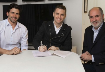 Santiago del Moro firmó contrato con Telefe