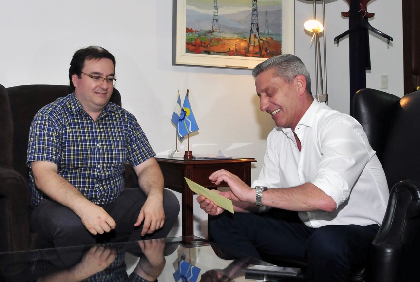 Arcioni recibió al intendente de Río Mayo