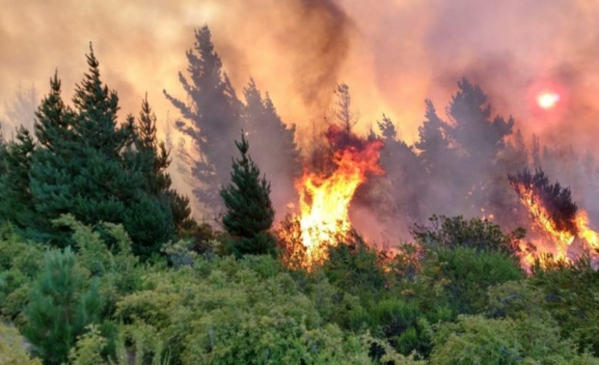 Se reavivó el incendio en Epuyén y se detectó un nuevo foco en El Maitén