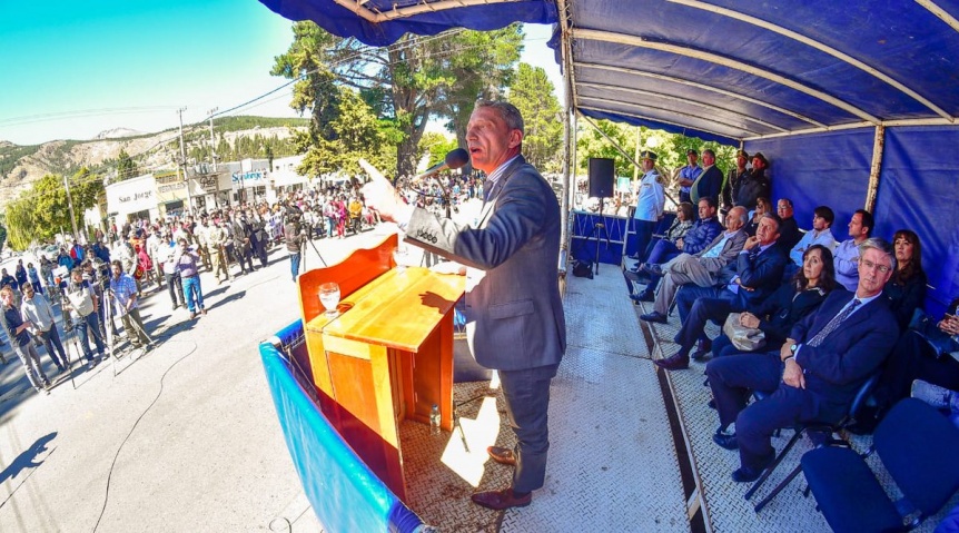 Aniversario de Esquel: la puja electoral se tralsadó al palco oficial