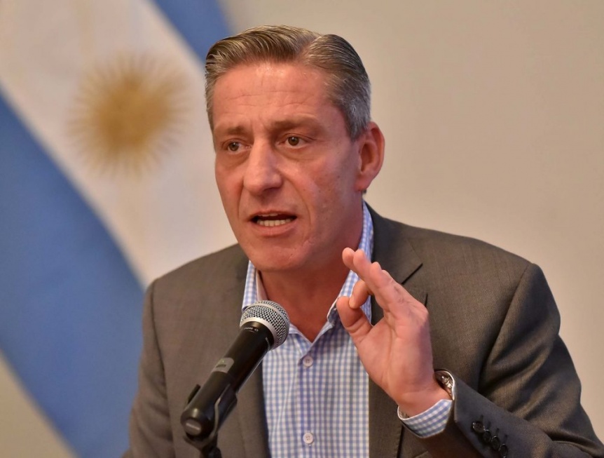 Arcioni negó reuniones para avanzar con la minería