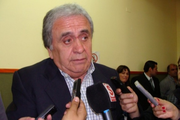El intendente Cantín con el agua al cuello
