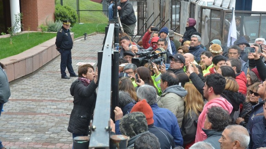 Pechi va por todo: busca el desafuero de Patricia Jure
