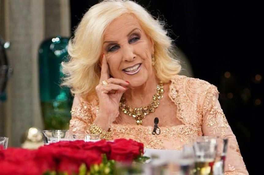 Mirtha Legrand confesó para qué usa el WhatsApp de madrugada
