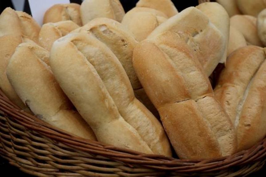Operativo contención: el Gobierno elimina IVA del pan, la leche y otros alimentos