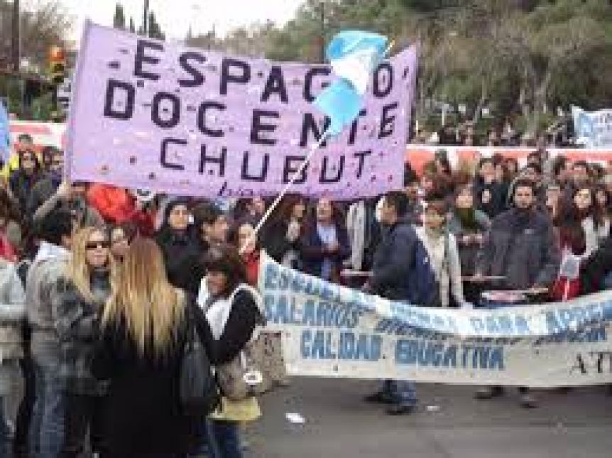 Los docentes ratificaron el paro y le piden “un esfuerzo más” al Gobierno