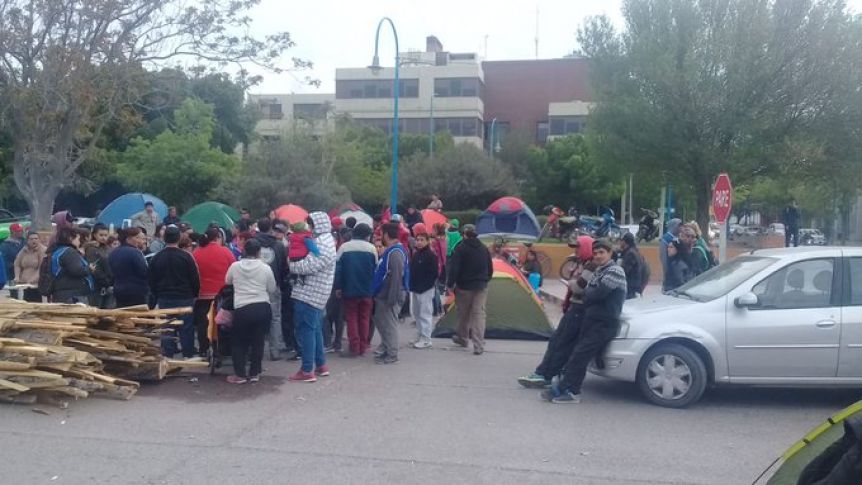 Sigue la tensión tras la toma del municipio de General Roca